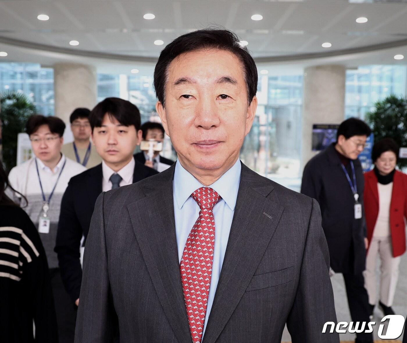 본문 이미지 - 김성태 전 자유한국당(국민의힘 전신) 의원이 14일 오전 서울 여의도 국회에서 공천 관련 기자회견을 마친 뒤 소통관을 나서고 있다. 2024.2.14/뉴스1 ⓒ News1 구윤성 기자
