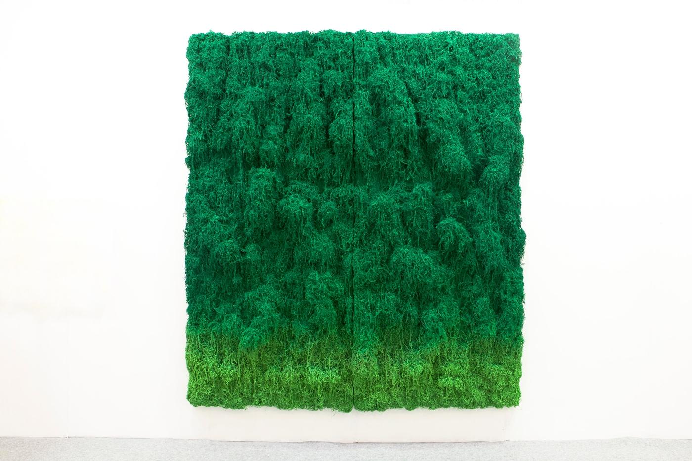 본문 이미지 - 유명균_The History of Forest 210101_220x250x17cm_mixed media on canvas_2021. 갤러리이배 제공.