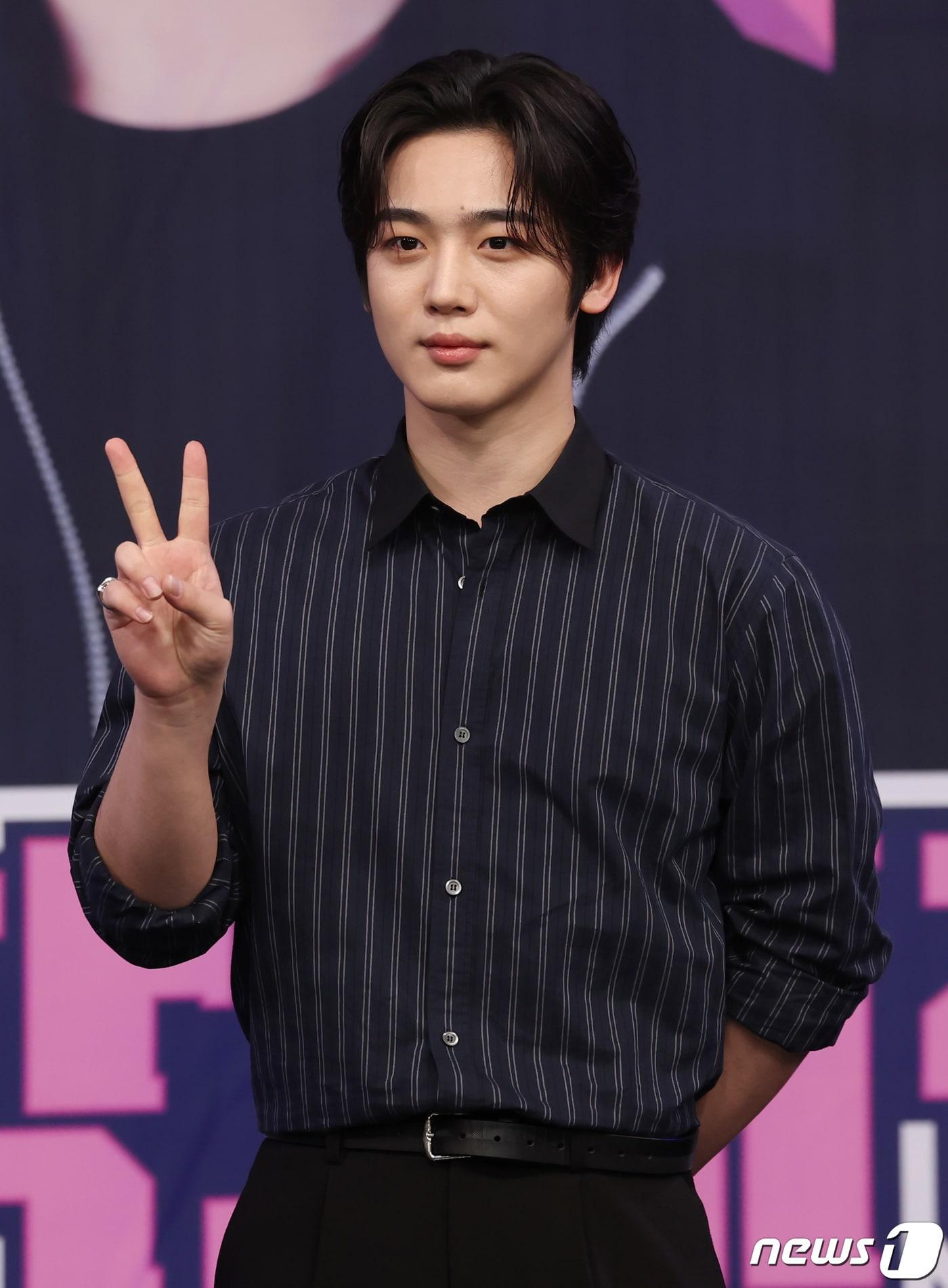 본문 이미지 - 가수 김요한이 15일 오후 서울 마포구 상암MBC 골든마우스홀에서 열린 '대학체전 소년선수촌 제작발표회'에서 포즈를 취하고 있다. 2024.2.15/뉴스1 ⓒ News1 김민지 기자