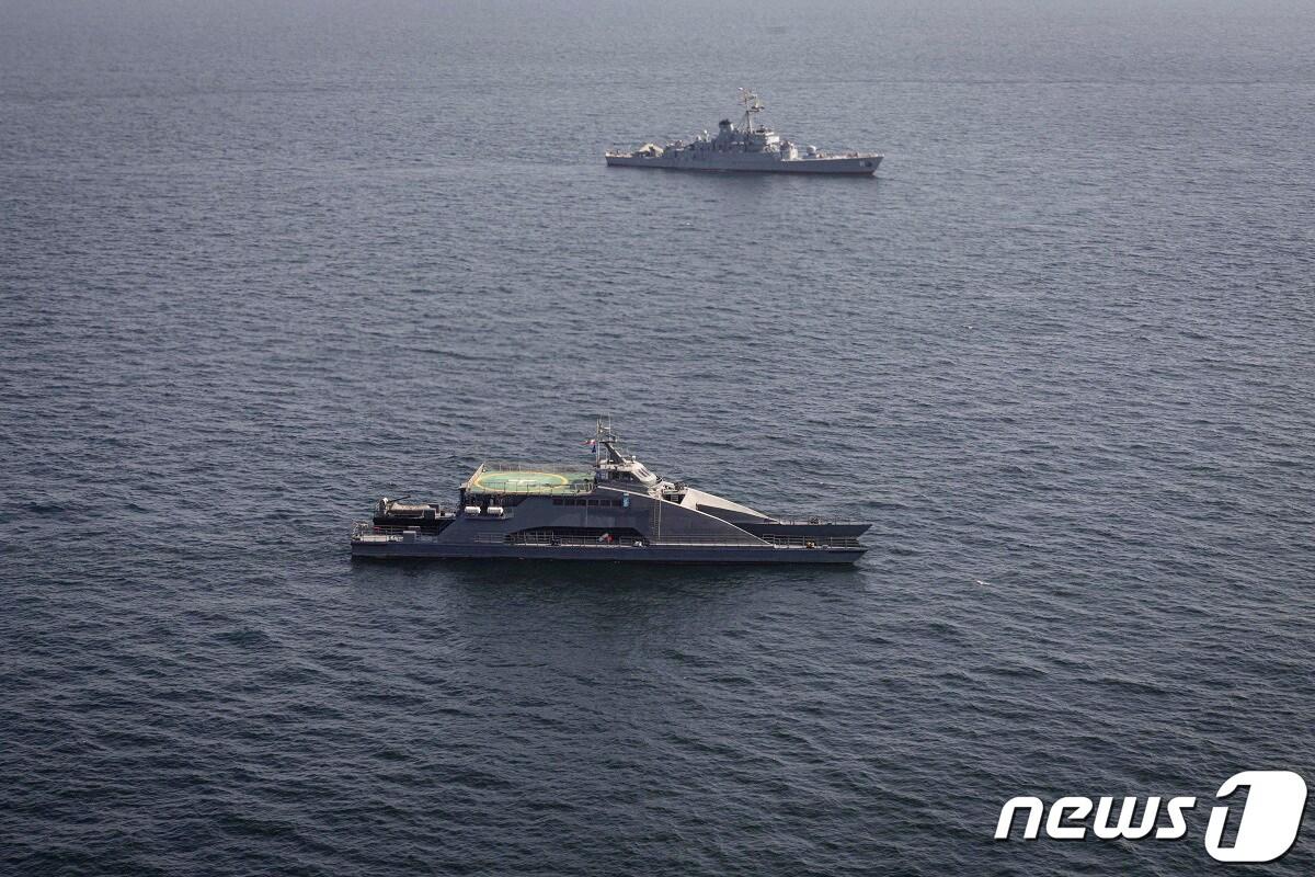 본문 이미지 - 이란 혁명수비대(IRGC) 선박이 지난해 3월17일 러시아 및 중국 선박과 함께 오만만에서 합동 군사훈련을 하고 있다. 2023.3.17 ⓒ 로이터=뉴스1 ⓒ News1 강민경 기자