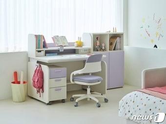 본문 이미지 -  한샘 조이S 2 라벤더 콤팩트 책상(한샘 제공)