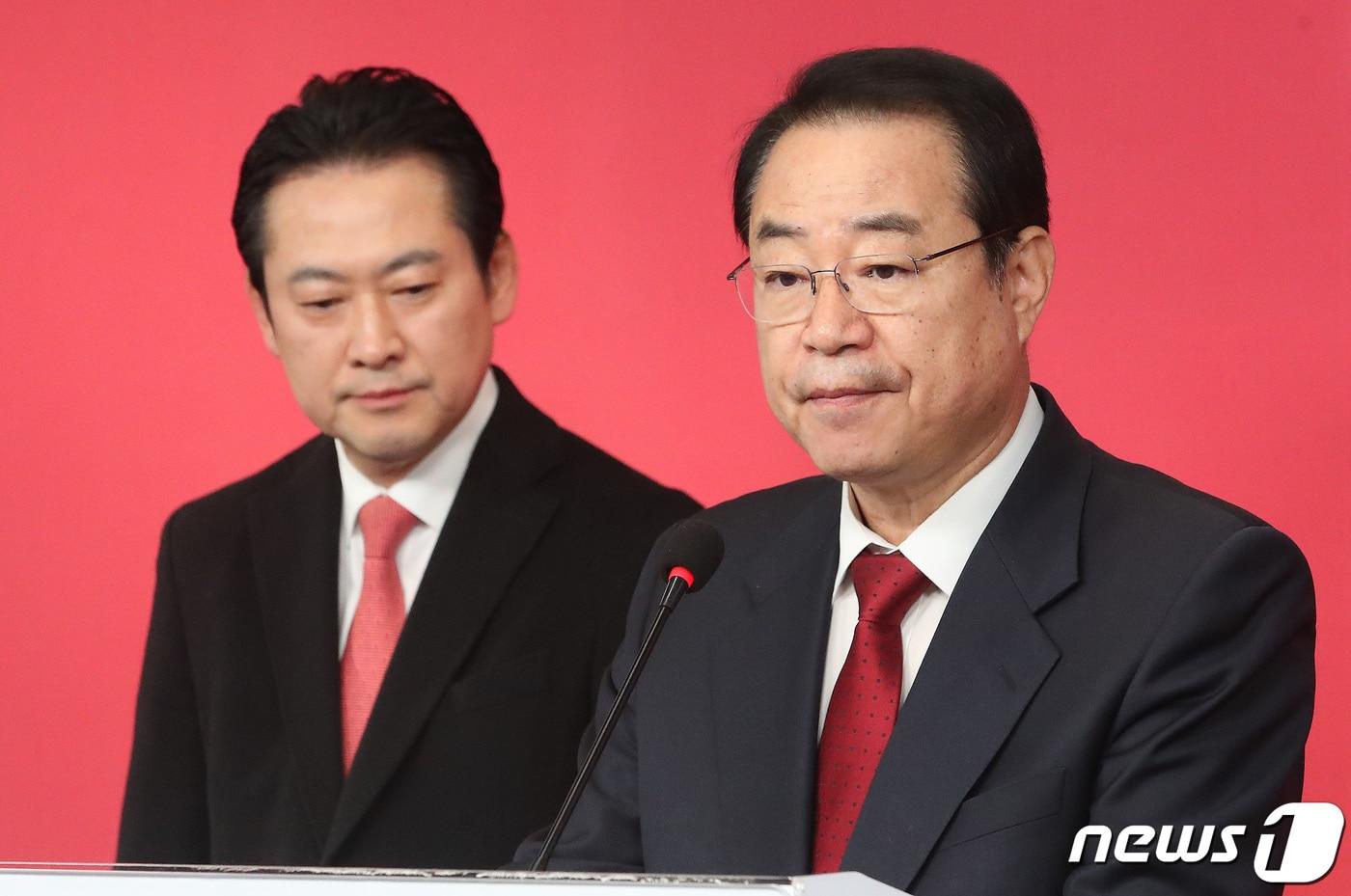 본문 이미지 - 정영환 국민의힘 공천관리위원장이 18일 오전 서울 여의도 국민의힘 중앙당사에서 제10차 회의 결과를 발표하고 있다. 이날 정 위원장은 대구(12곳)·부산(18곳)·울산(6곳)·강원(8곳) 등 44개 지역구에 대한 공천 심사 결과를 발표했다. 2024.2.18/뉴스1 ⓒ News1 임세영 기자