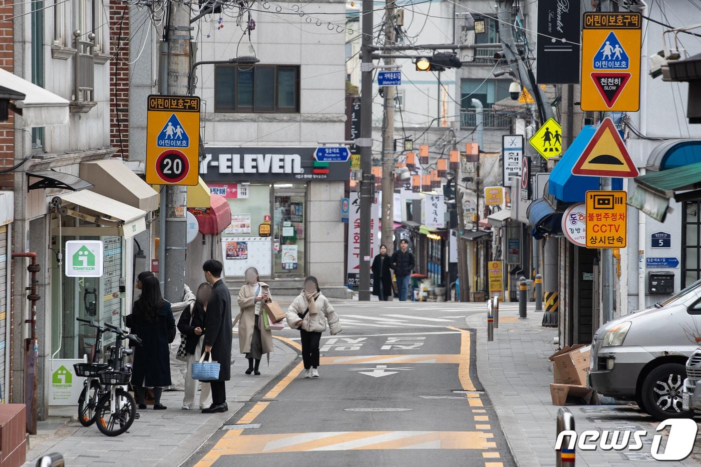 매년 대구에서 20~30명의 어린이가 어린이보호구역에서 차 사고를 당하고 있다. 대구 어린이보호구역 724곳 중 인도가 없는 곳은 119곳에 달한다. ⓒ News1 DB