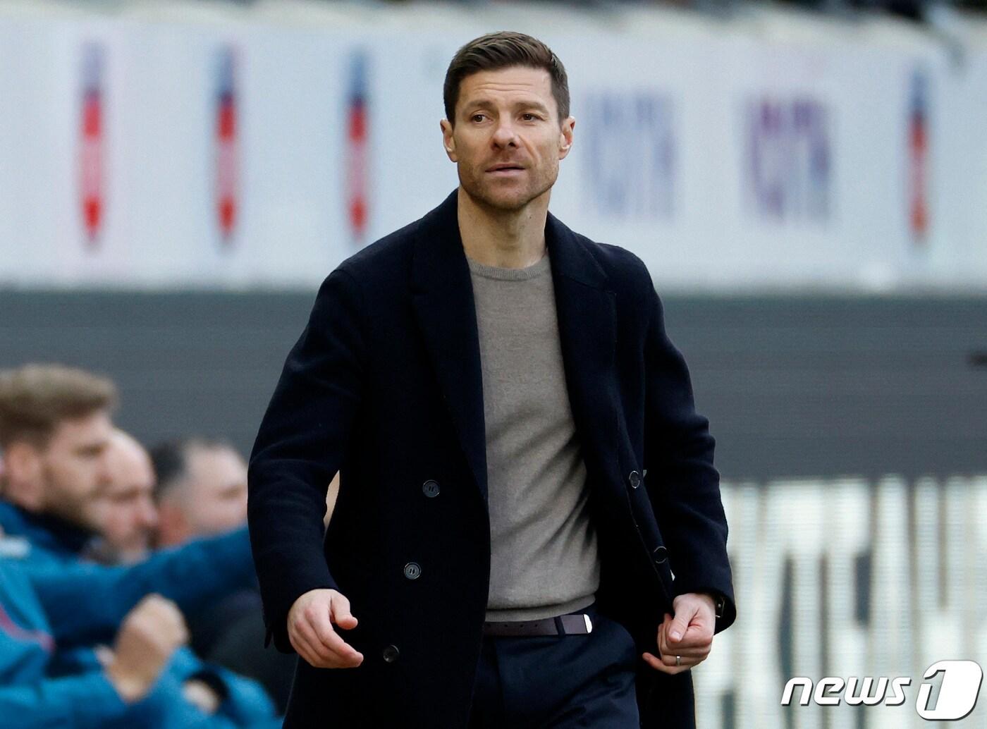 본문 이미지 - 레버쿠젠의 알론소 감독. ⓒ 로이터=뉴스1