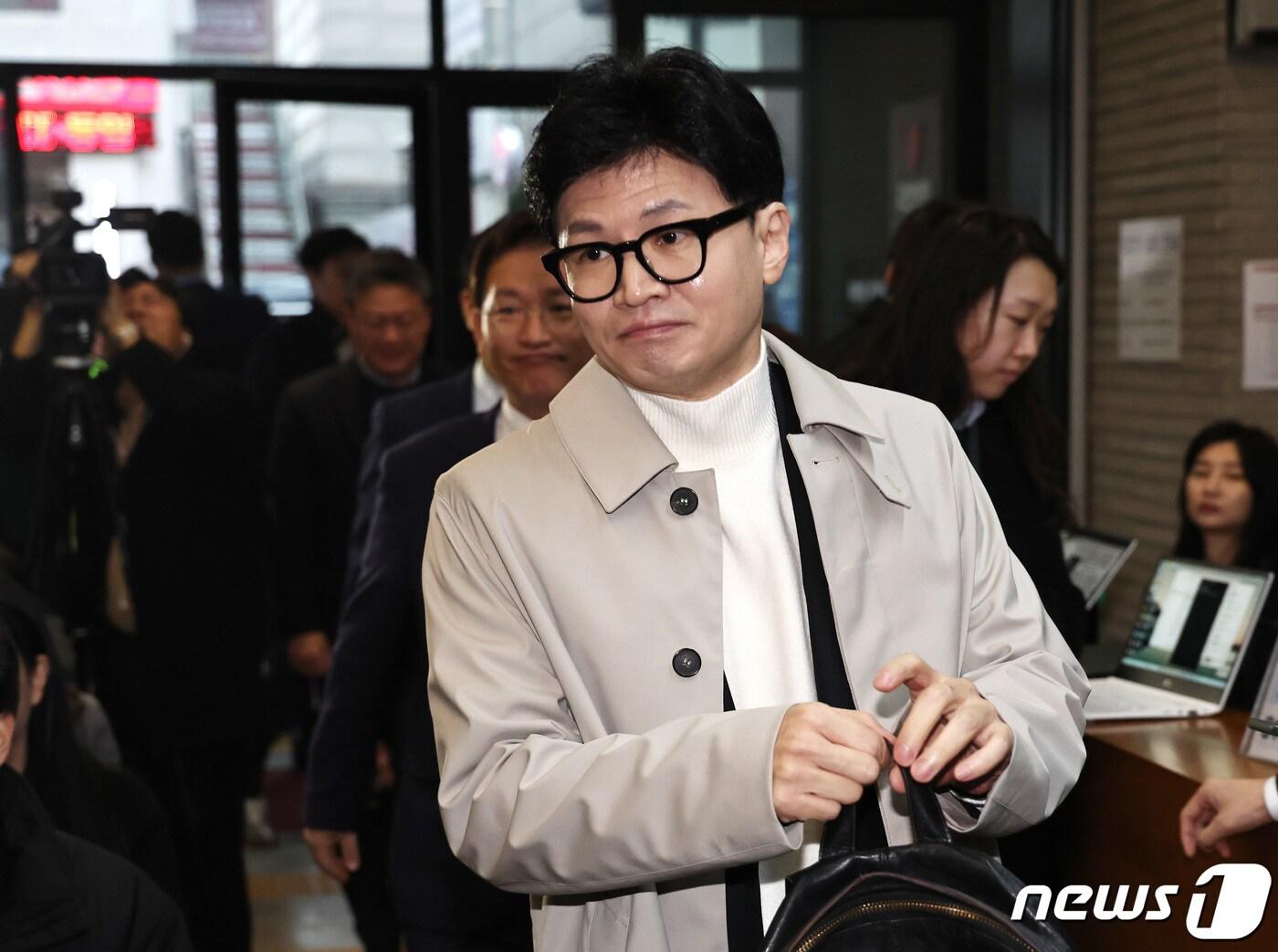 본문 이미지 - 한동훈 국민의힘 비상대책위원장이 19일 오전 서울 여의도 중앙당사로 출근하고 있다. 2024.2.19/뉴스1 ⓒ News1 구윤성 기자