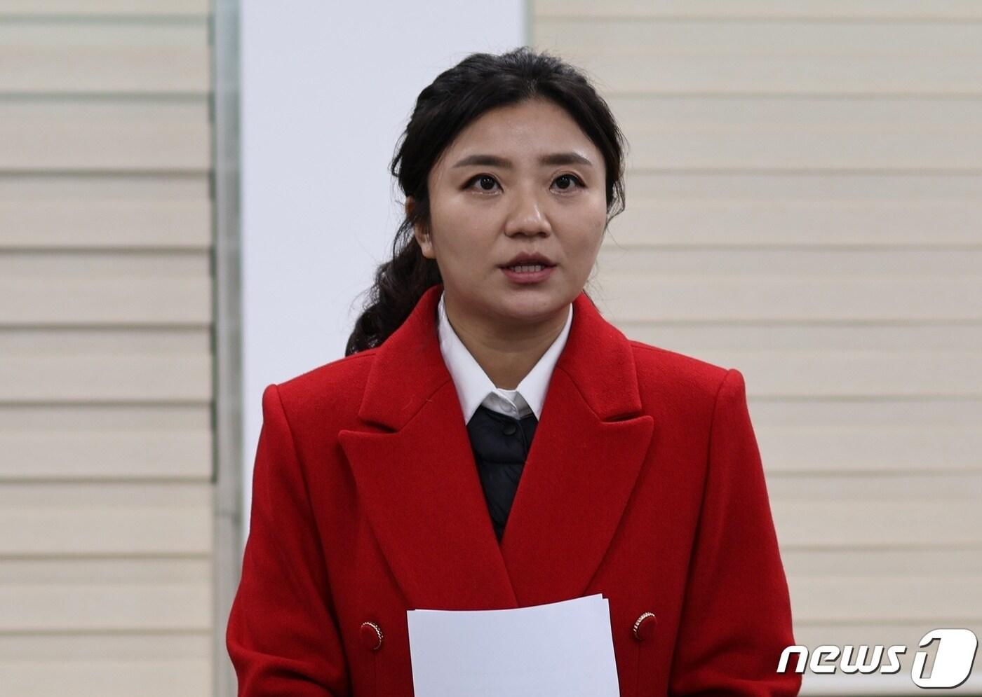 본문 이미지 - 국민의힘 김소연 대전 서구을 예비후보가 19일 대전시의회 브리핑룸에서 기자회견을 하고 있다. 2024.2.19 /뉴스1 ⓒNews1 최일 기자
