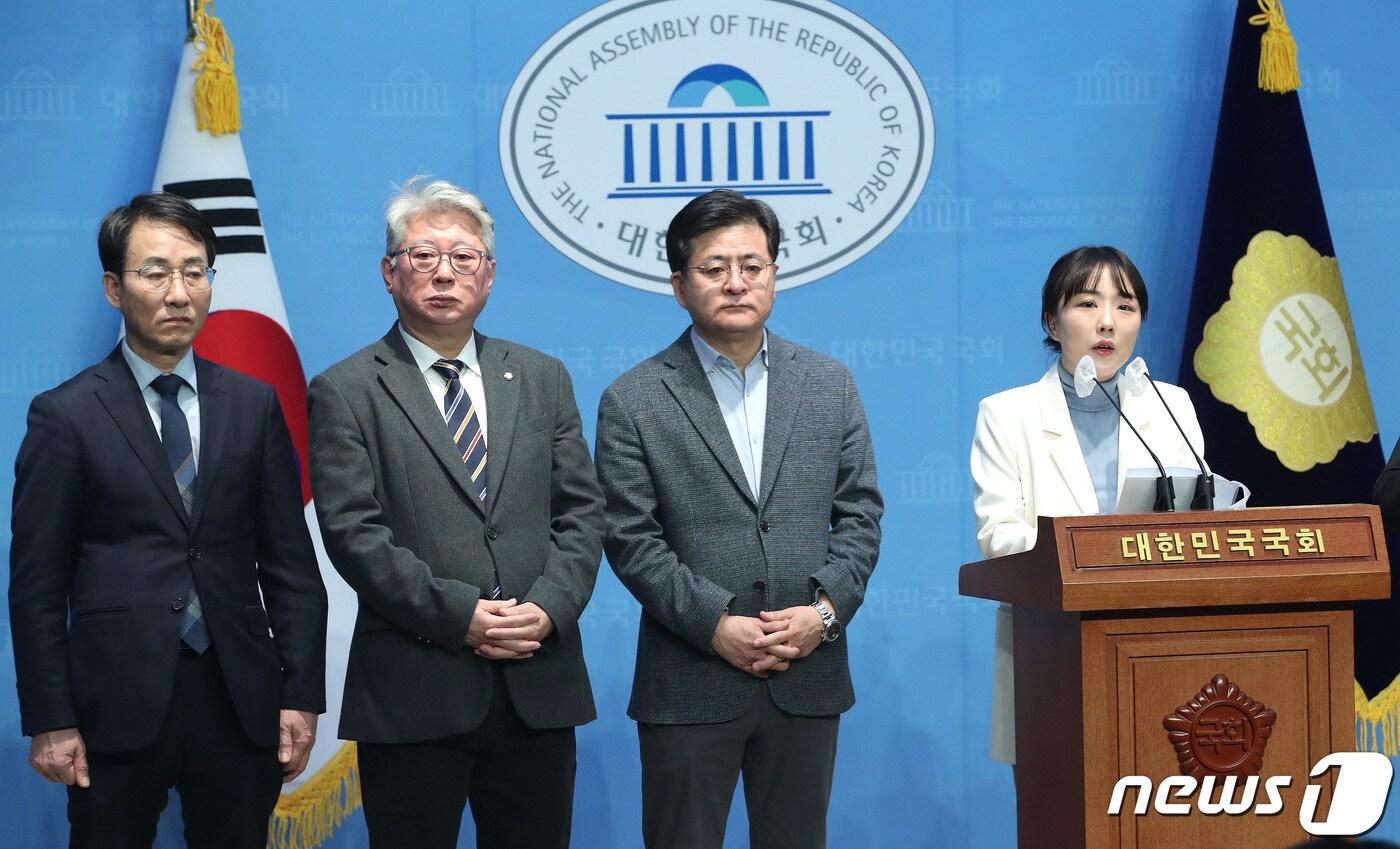 본문 이미지 - 양소영 더불어민주당 전국대학생위원장이 2일 서울 여의도 국회 소통관에서 더불어민주당 탈당 및 미래대연합 입당 기자회견을 갖고 발언하고 있다. 2024.2.2/뉴스1 ⓒ News1 임세영 기자