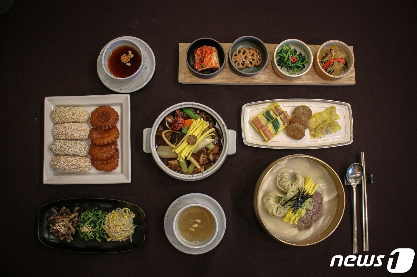 본문 이미지 - 퓨전레스토랑 '더 로딘'의 설 명절 특별 메뉴.(소노인터내셔널 제공)/뉴스1
