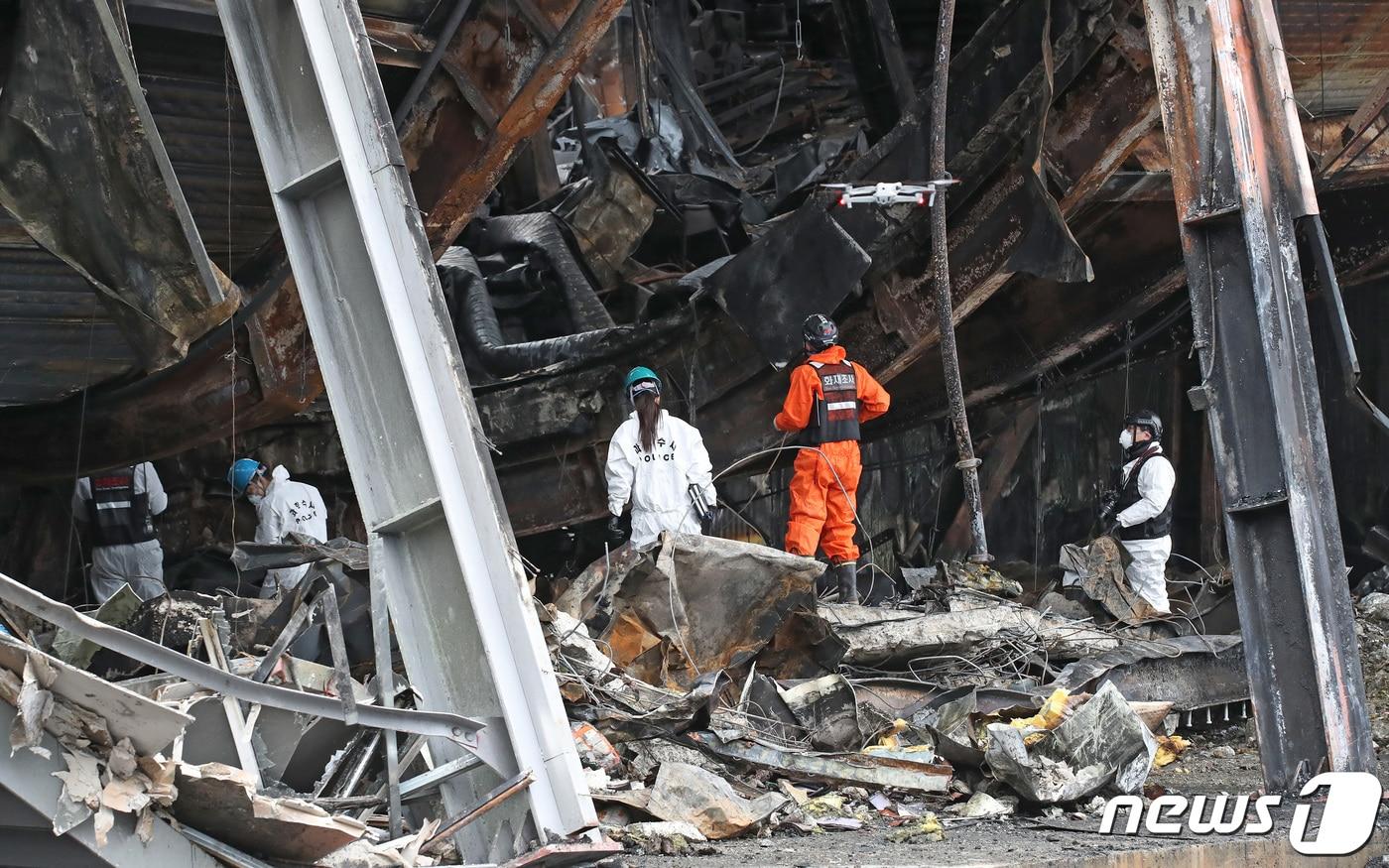 소방관 2명이 순직한 경북 문경시 신기동 육가공 공장 화재 현장. 2024.2.2/뉴스1 ⓒ News1 공정식 기자