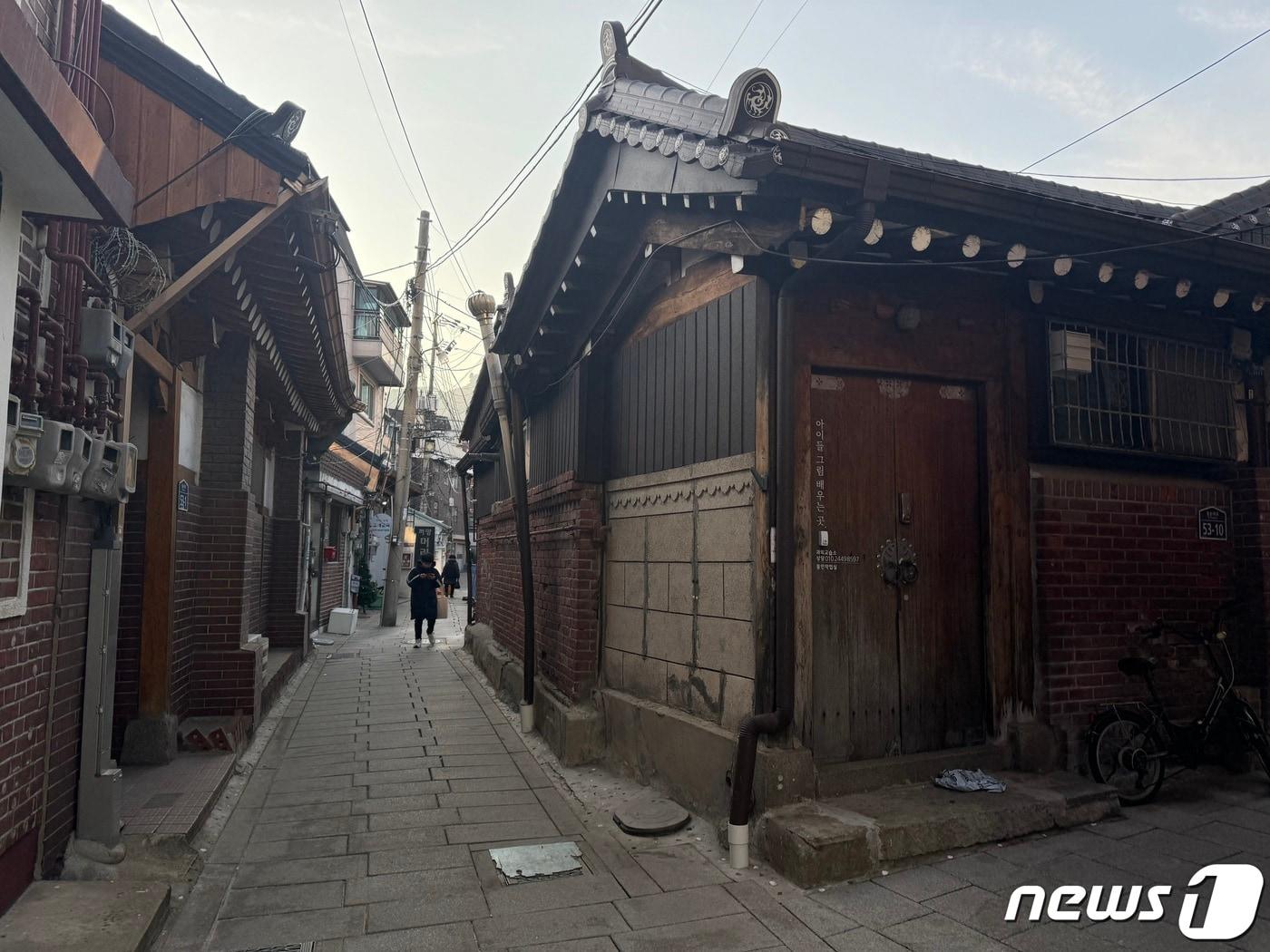 본문 이미지 -  서울 종로구 효자동 일대 서촌 한옥마을 일대 모습..2024.1.31/뉴스1 ⓒ News1 한지명 기자