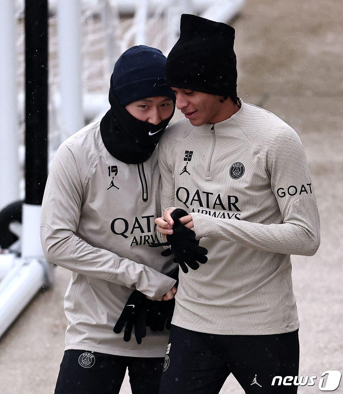 본문 이미지 - 이강인(왼쪽)과 음바페 ⓒ AFP=뉴스1