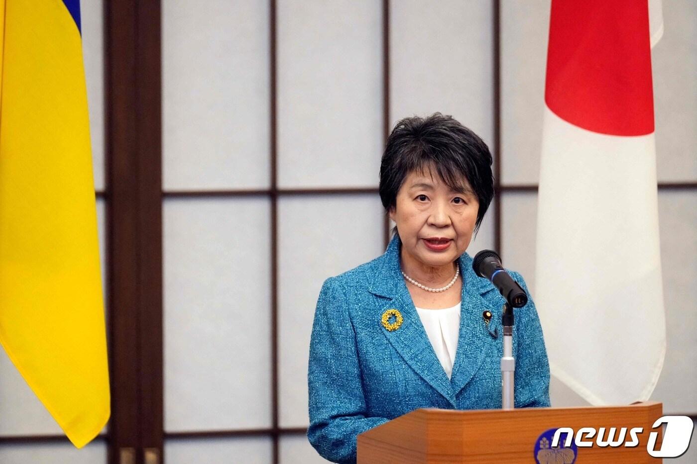 본문 이미지 - 가미카와 요코 일본 외무상이 19일(현지시간) 도쿄 이쿠라 영빈관에서 열린 리셉션에 데니스 시미할 우크라이나 총리와 참석해 연설을 하고 있다. 2024. 2, 20 ⓒ AFP=뉴스1 ⓒ News1 우동명 기자
