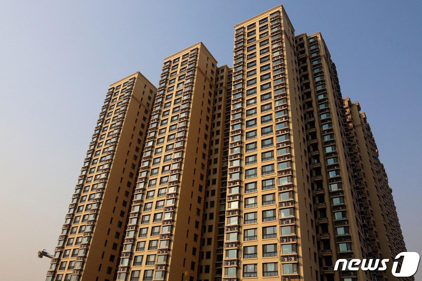 중국 베이징의 한 고층 아파트 ⓒ 로이터=뉴스1