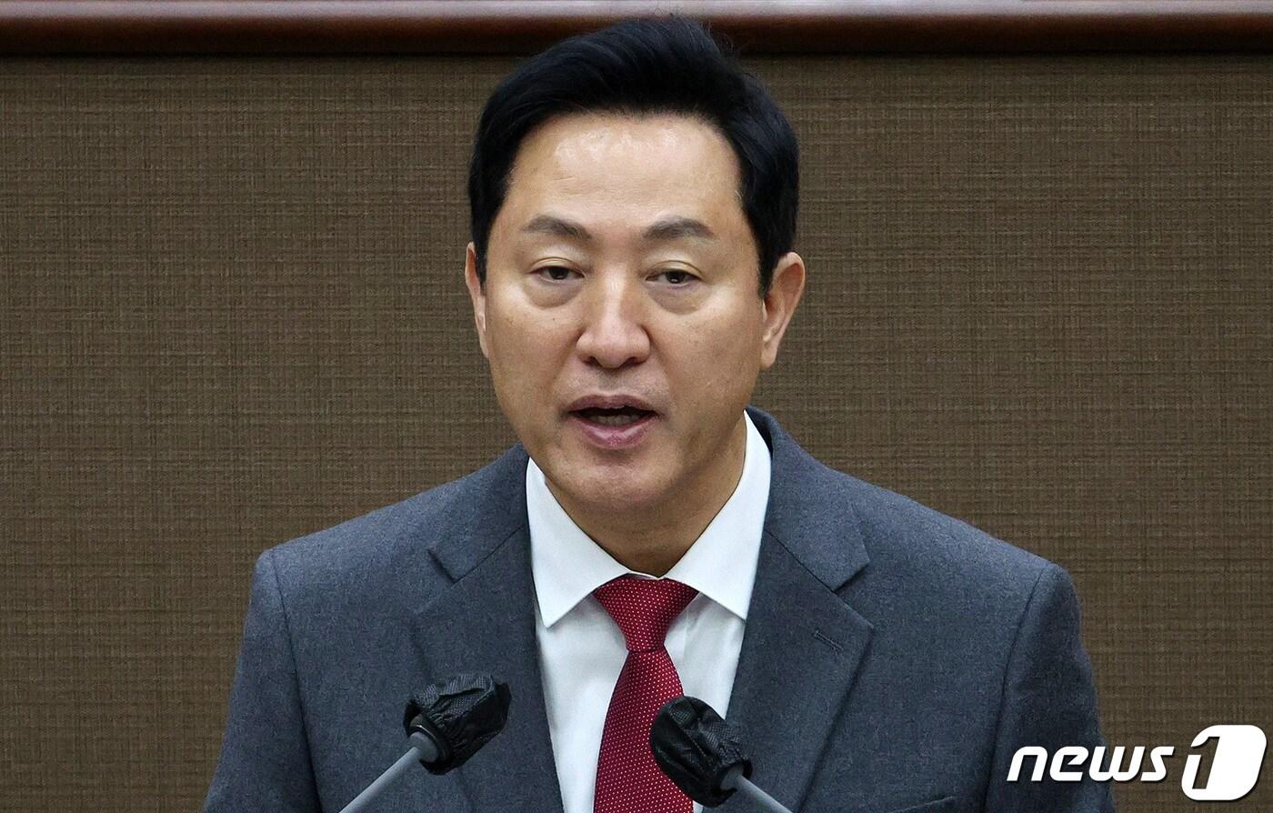 본문 이미지 - 오세훈 서울시장이 20일 오후 서울 중구 서울시의회 본회의장에서 열린 제322회 임시회 제1차 본회의 중 2024년도 주요 업무 보고를 하고 있다. 2024.2.20/뉴스1 ⓒ News1 장수영 기자