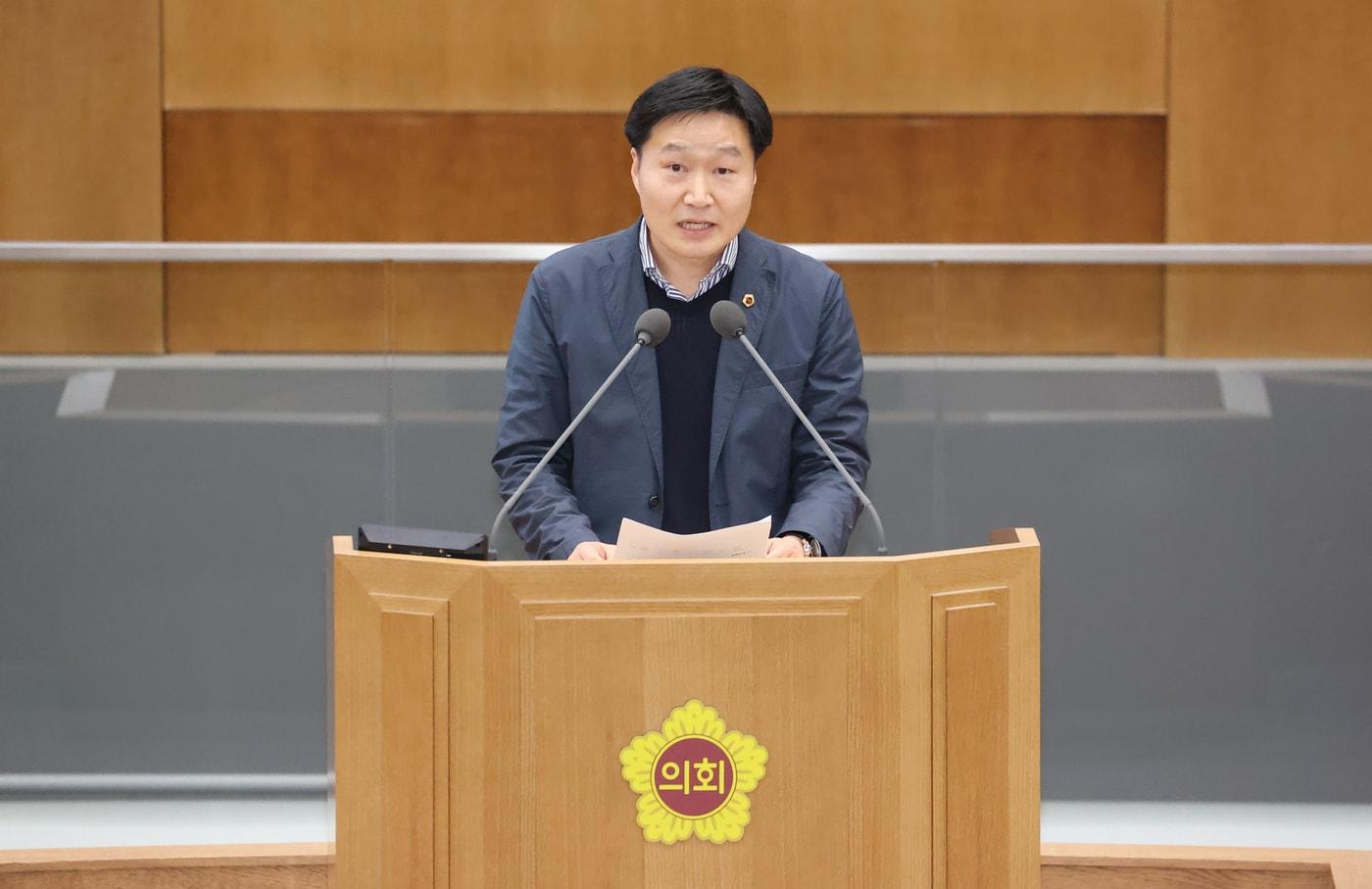 본문 이미지 - 경기도의회 김태희 의원(민주·안산2)이 20일 열린 도의회 제373회 임시회 제3차 본회의에서 5분 자유발언을 하고 있다.(경기도의회 제공)/