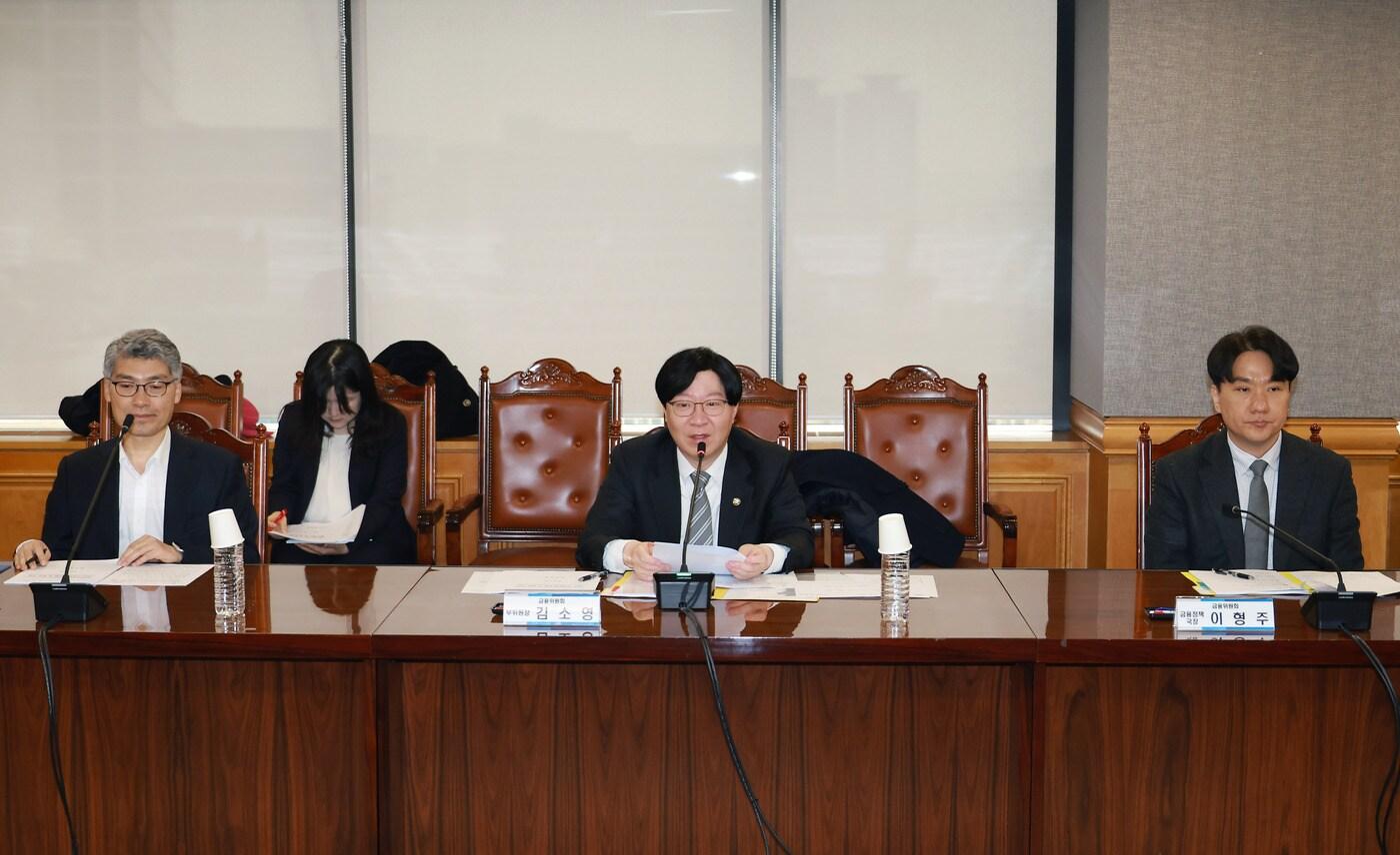 김소영 금융위원회 부위원장이 20일 오전 서울 중구 은행회관에서 국토교통부, 한국은행, 금융감독원, 주택금융공사, 주택도시보증공사, 은행연합회, 금융연구원 등 유관기관과 함께 가계부채 리스크를 점검했다./사진제공=금융위원회