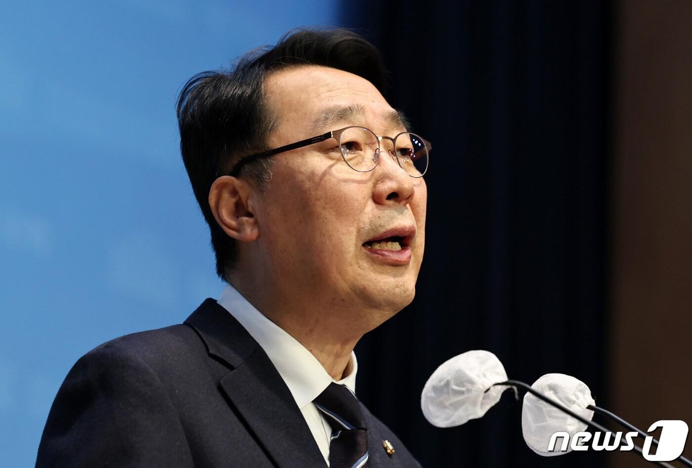 본문 이미지 - 윤영찬 더불어민주당 의원이 20일 오후 서울 여의도 국회 소통관에서 공천 하위 10% 통보 관련 입장을 밝히고 있다. 2024.2.20/뉴스1 ⓒ News1 구윤성 기자