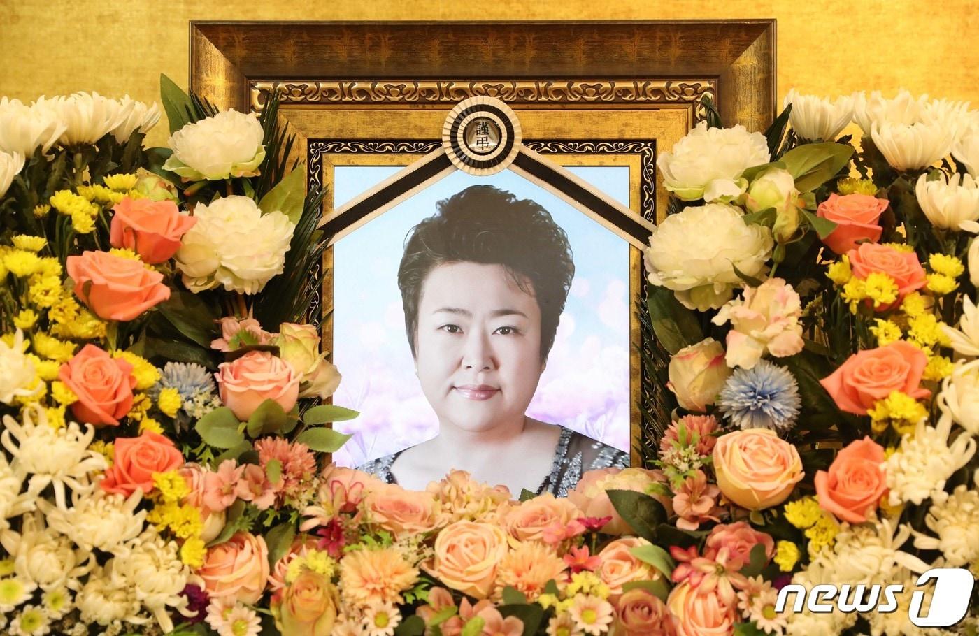 뇌경색 투병 중 세상을 떠난 가수 故 방실이(본명 방영순)ⓒ News1 사진공동취재단