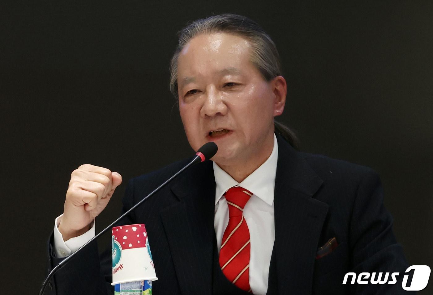 본문 이미지 - 주수호 의대정원 증원 저지를 위한 대한의사협회 비상대책위원회 언론홍보위원장이 21일 오후 서울 용산구 대한의사협회 회관에서 정례 브리핑을 하고 있다. 2024.2.21/뉴스1 ⓒ News1 김명섭 기자