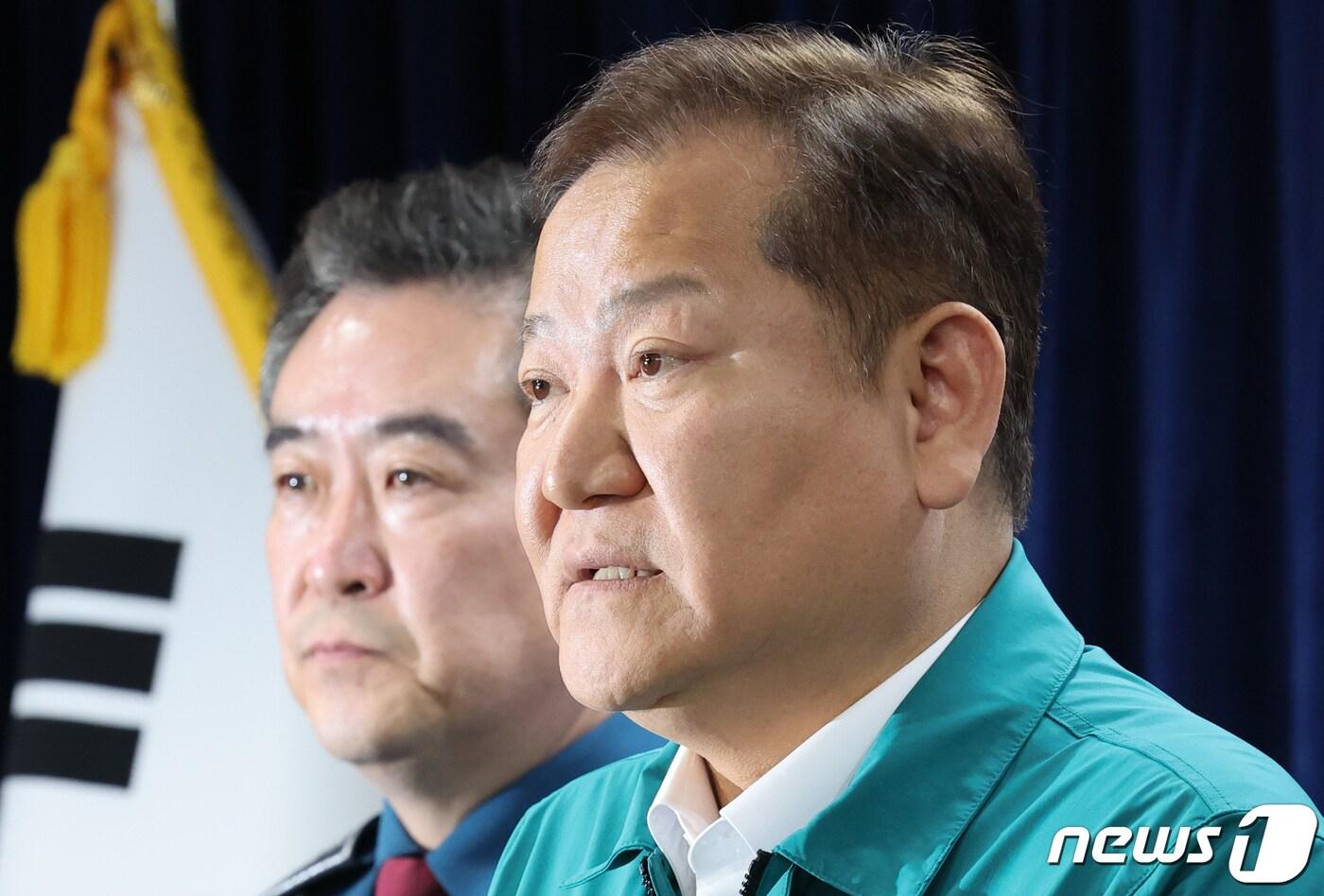 본문 이미지 - 이상민 행정안전부 장관이 21일 서울 종로구 정부서울청사에서 의료계 집단행동 관련 관계부처 합동브리핑을 하고 있다. 2024.2.21/뉴스1 ⓒ News1 허경 기자