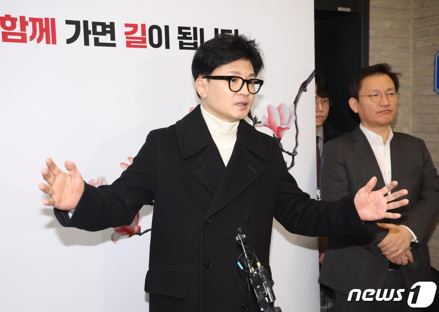 본문 이미지 - 한동훈 국민의힘 비상대책위원장이 22일 서울 여의도 당사로 취재진의 질문을 받고 있다. 2024.2.22/뉴스1 ⓒ News1 송원영 기자