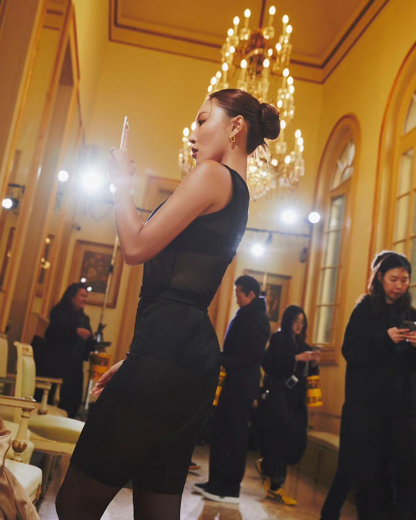 본문 이미지 - 화사 SNS