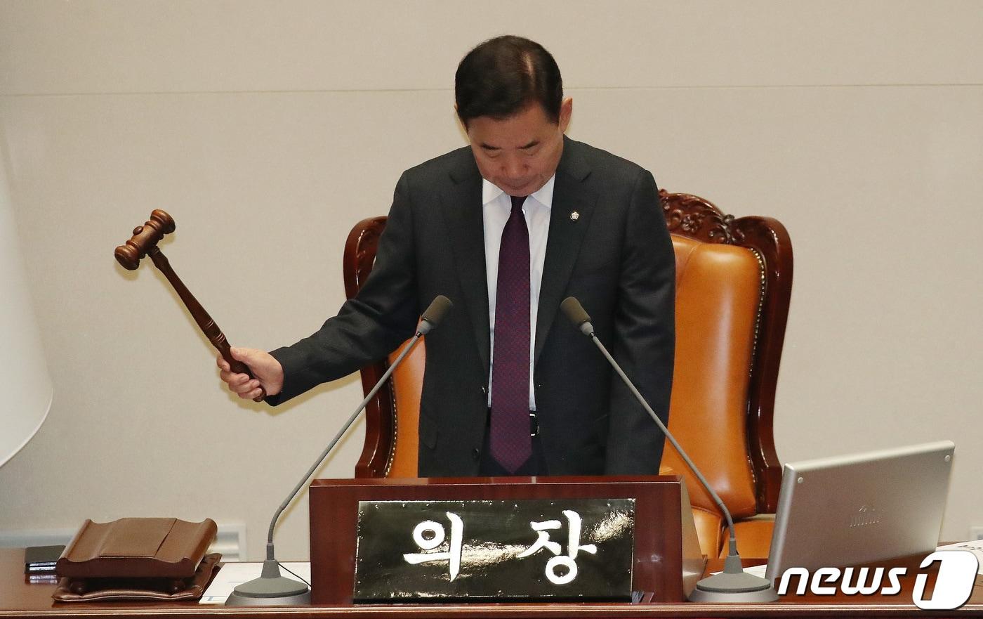 본문 이미지 - 김진표 국회의장이 22일 오후 서울 여의도 국회에서 열린 제413국회(임시회) 제4차 본회의에서 의사봉을 두드리고 있다. 2024.2.22/뉴스1 ⓒ News1 임세영 기자
