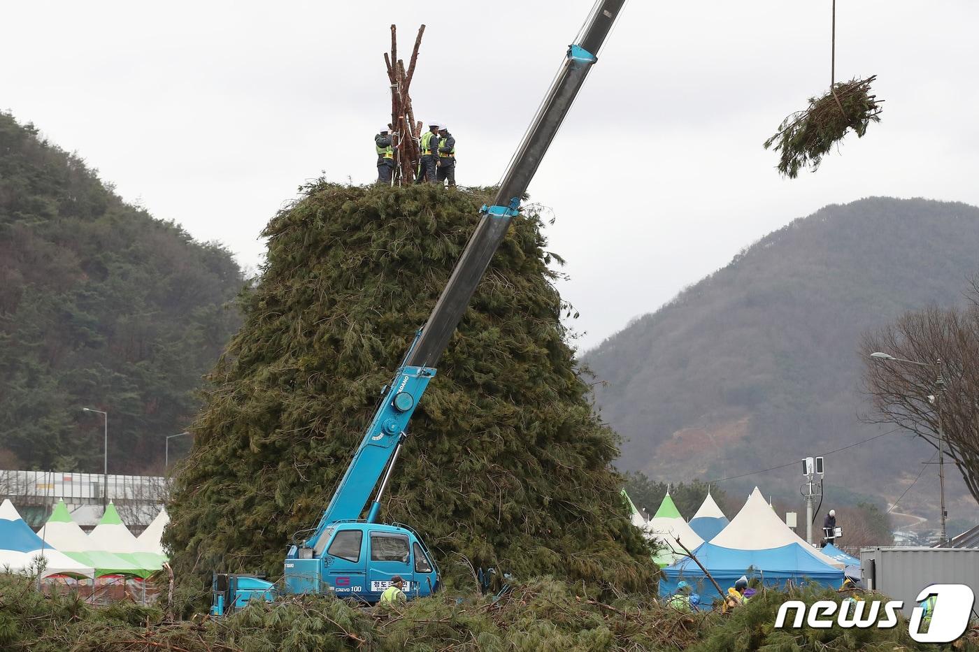 본문 이미지 - 차량 크레인.(위 사진은 본 기사와 무관함)ⓒ 뉴스1 공정식 기자