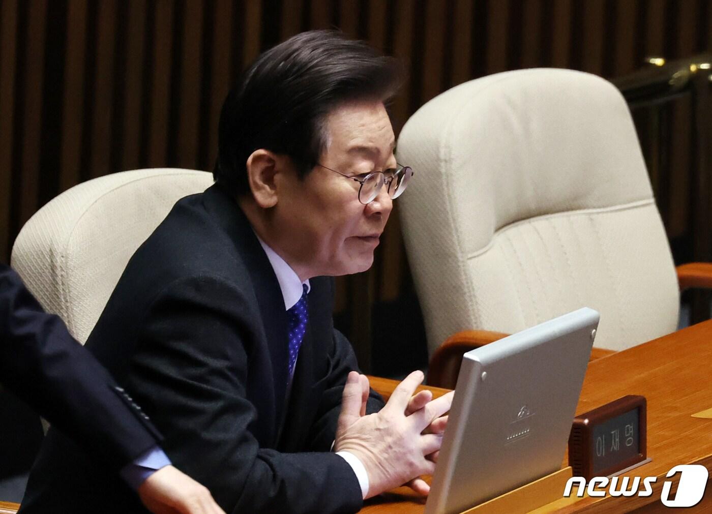 본문 이미지 - 이재명 더불어민주당 대표가 22일 오후 서울 여의도 국회에서 열린 제413국회(임시회) 제4차 본회의에 참석해 생각에 잠겨 있다. 2024.2.22/뉴스1 ⓒ News1 구윤성 기자