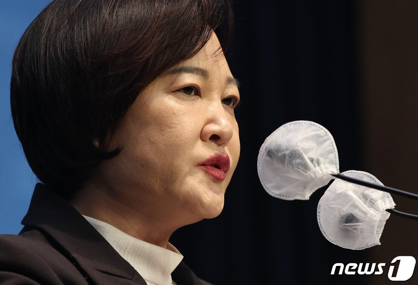 이수진 더불어민주당 의원이 22일 오후 서울 여의도 국회 소통관에서 동작을 전략지역 지정에 반발하며 탈당 기자회견을 하고 있다. 2024.2.22/뉴스1 ⓒ News1 구윤성 기자