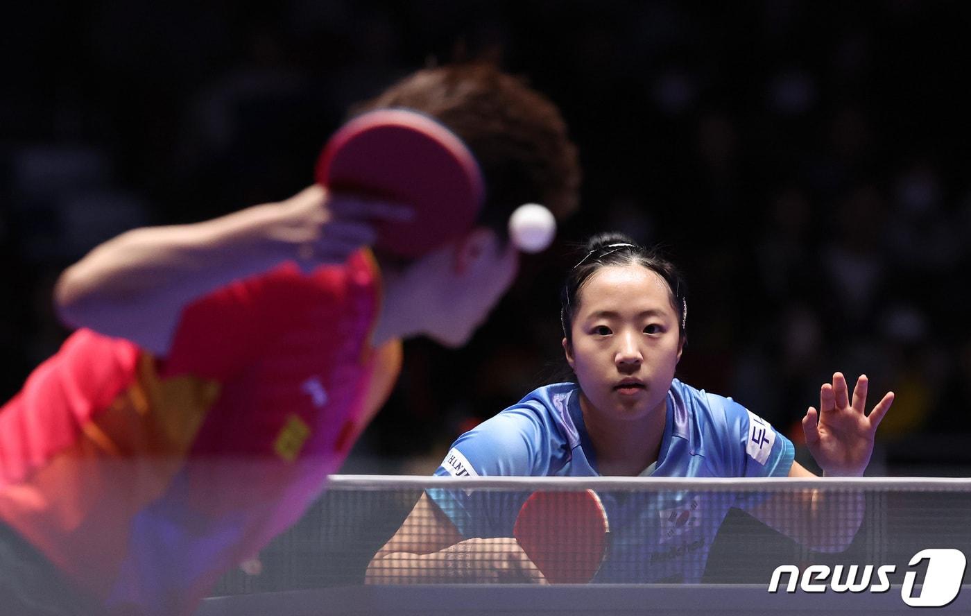 한국 여자탁구 대표팀의 신유빈&#40;오른쪽&#41;. 2024.2.22/뉴스1 ⓒ News1 이동해 기자