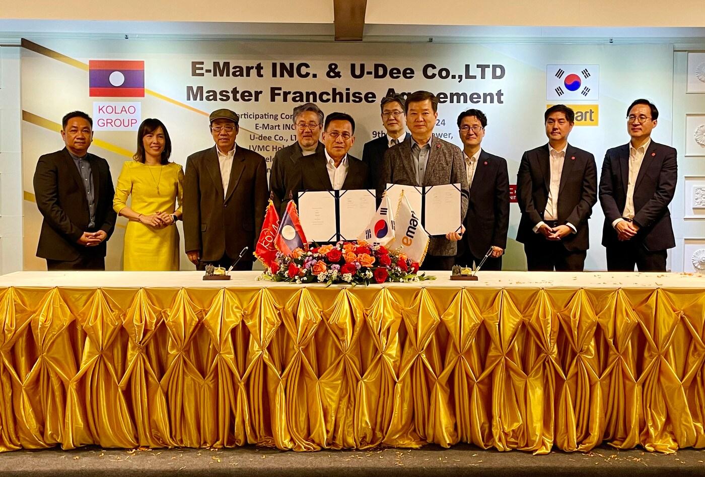  비엔통(Viengthong chanlivong) U-DEE 대표(가운데 왼쪽), 이마트 송만준 PL/글로벌사업부장(가운데 오른쪽)(이마트 제공).