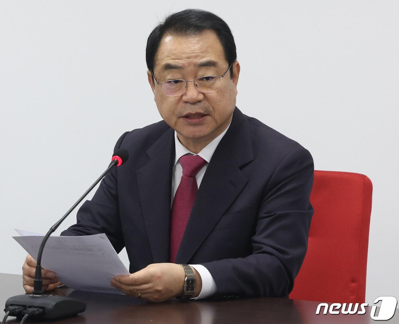 본문 이미지 - 정영환 국민의힘 공천관리위원장이 23일 오전 서울 여의도 중앙당사에서 제12차 공관위 회의에서 결정된 공천 심사 결과를 발표하고 있다. 2024.2.23/뉴스1 ⓒ News1 송원영 기자