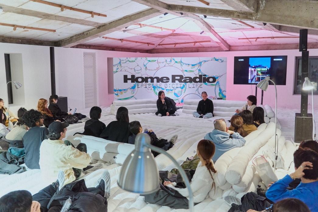 본문 이미지 - 박진선, 이혜인, 이명신이 ‘미래프로젝트 이야기5’를 주제로 이야기를 나누고 있다.(SK디앤디 제공)