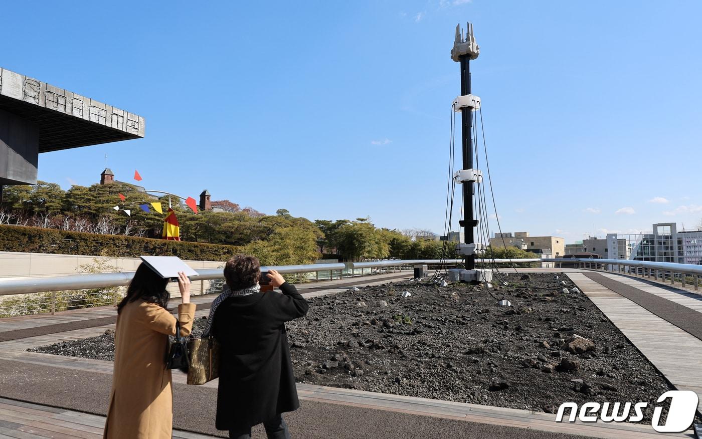 리움미술관은 28일부터 7월 7일까지 ‘필립 파레노’의 국내 첫 미술관 개인전 ‘보이스(Voices)’를 개최한다.사진은 파레노의 신작 '막'(膜). 2024.2.26/뉴스1 ⓒ News1 김도우 기자