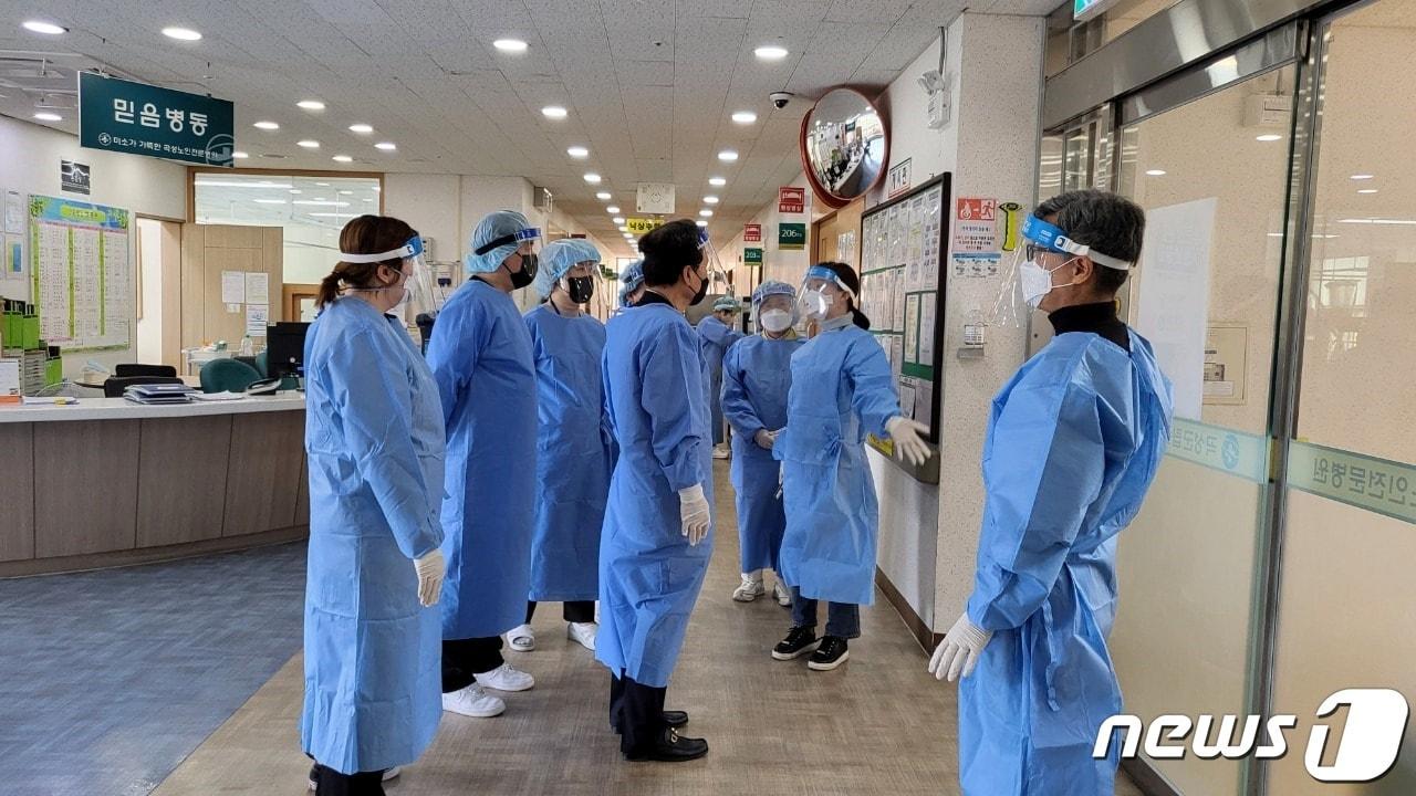 본문 이미지 - 의료감염 예방 현장교육 모습.(전남도 제공) 2024.2.27/뉴스1