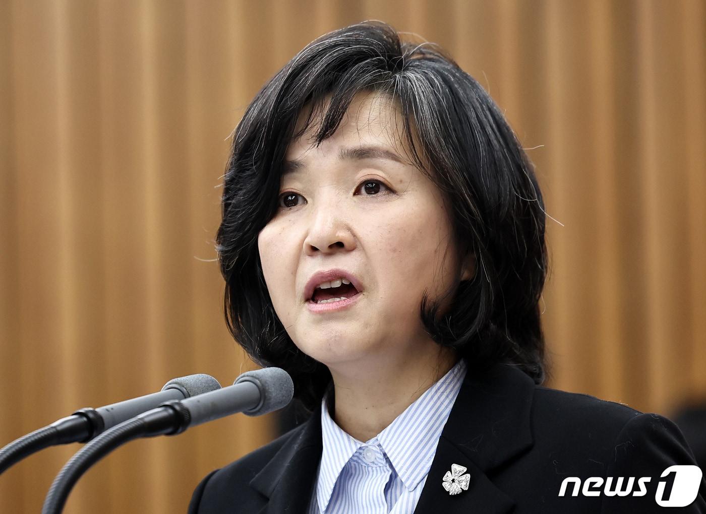 본문 이미지 - 신숙희 대법관 후보자가 27일 오전 서울 여의도 국회에서 열린 인사청문특별위원회 인사청문회에 출석해 모두발언을 하고 있다. 2024.2.27/뉴스1 ⓒ News1 구윤성 기자