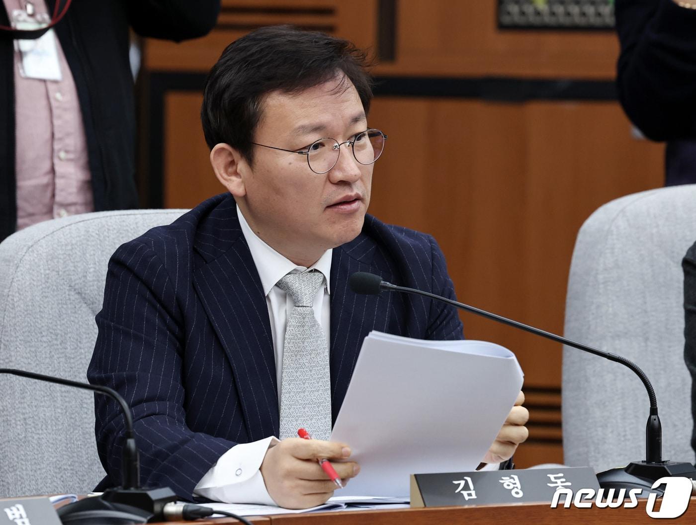 본문 이미지 - 김형동 국민의힘 의원이 지난 2월27일 오전 서울 여의도 국회에서 신숙희 대법관 후보자에 대한 인사청문회에서 질의하고 있다. 2024.2.27/뉴스1 ⓒ News1 구윤성 기자