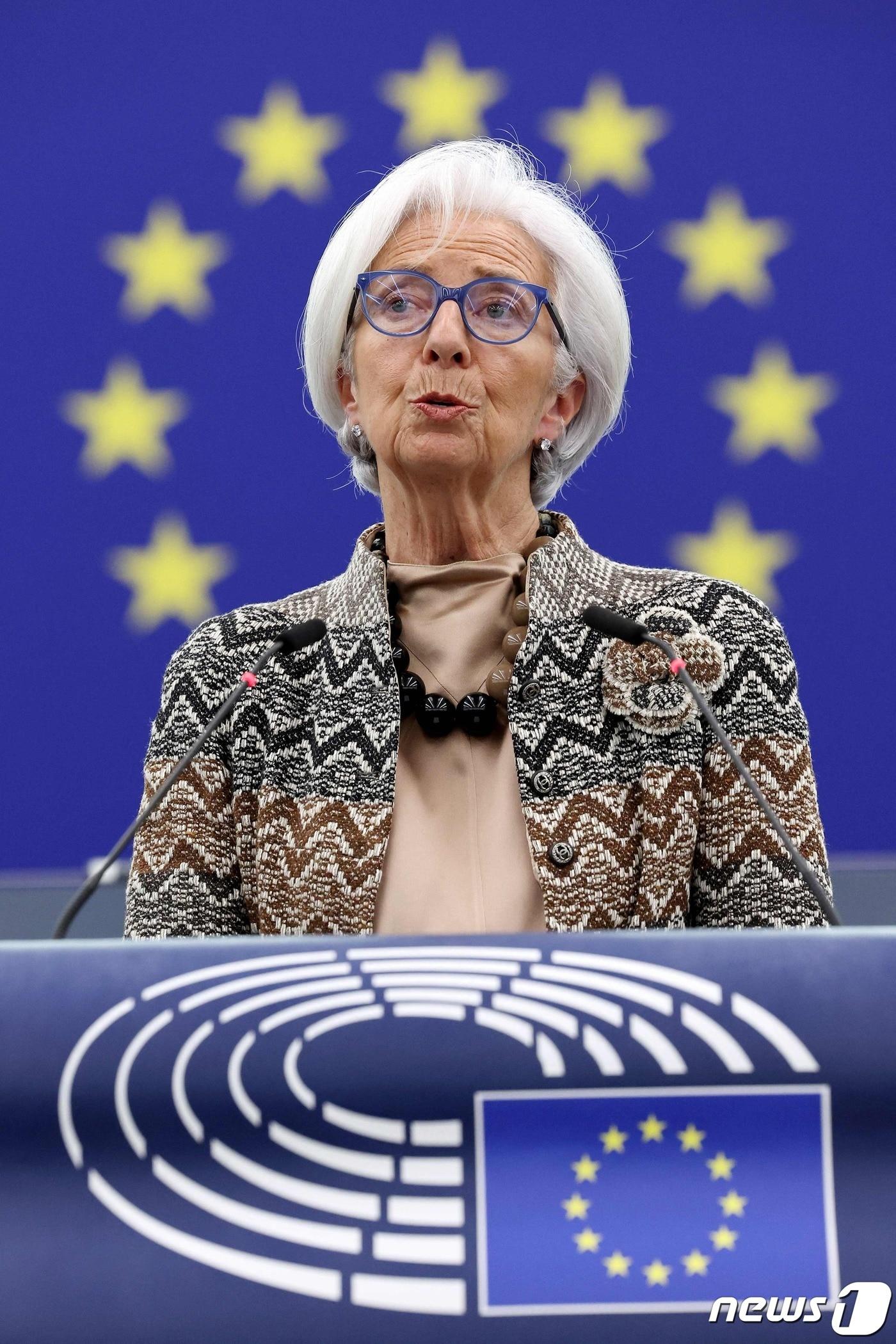 본문 이미지 - 크리스틴 라가르드 유럽중앙은행(ECB) 총재가 26일(현지시간) 프랑스 스트라스부르에서 열린 'ECB 2022 연례 보고서' 토론에서 "현재의 디스인플레이션이 계속되겠지만 통화정책위원회는 물가를 목표치 2%로 지속 가능하게 이끌 수 있다는 확신이 필요하다＂고 밝히고 있다. 2024. 2. 27 ⓒ AFP=뉴스1 ⓒ News1 우동명 기자