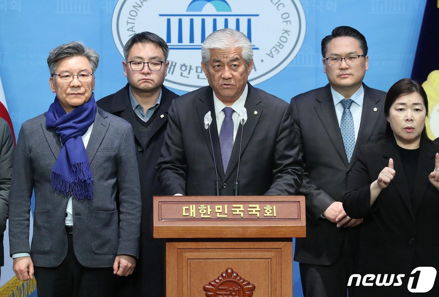 본문 이미지 - 이상헌 더불어민주당 의원이 22일 서울 여의도 국회 소통관에서 기자회견을 열고 윤종오 진보당 후보에게 경선을 통한 단일화를 촉구하고 있다.  2024.2.27/뉴스1 ⓒ News1 임세영 기자