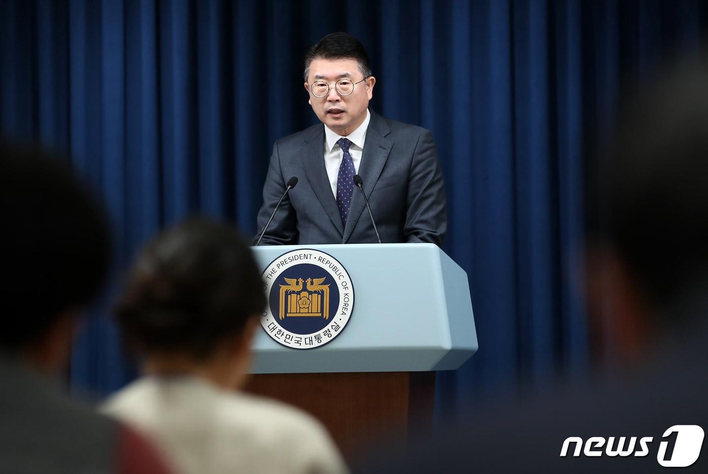 본문 이미지 - 장상윤 대통령실 사회수석이 28일 용산 대통령실 청사에서 교육발전특구 1차 시범지역 지정 결과와 관련한 브리핑을 하고 있다. 2024.2.28/뉴스1 ⓒ News1 오대일 기자