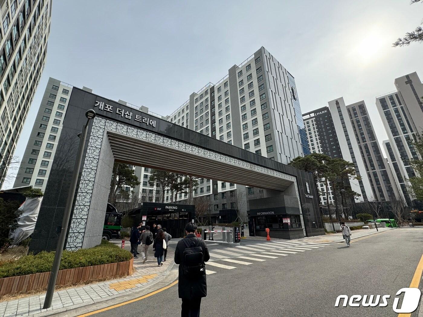 본문 이미지 - 28일 오전 서울시 강남구 개포동 '개포더샵트리에'.2024.2.28/뉴스1 ⓒ News1 한지명 기자