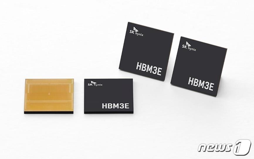 본문 이미지 - SK하이닉스의 5세대 고대역폭메모리 'HBM3E' (SK하이닉스 제공) ⓒ News1 강태우 기자