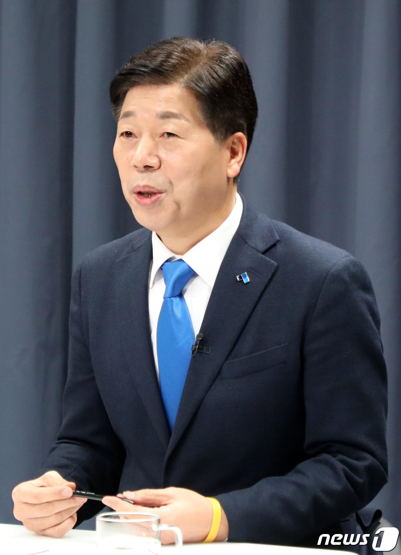 본문 이미지 - 최형재 더불어민주당 전주을 예비후보가 28일 전북 전주시 SK브로드밴드 전주방송에서 열린 '제22대 국회의원 선거 전주시을 더불어민주당 경선 토론회'에서 발언을 하고 있다. 2024.2.28/뉴스1 ⓒ News1 유경석 기자