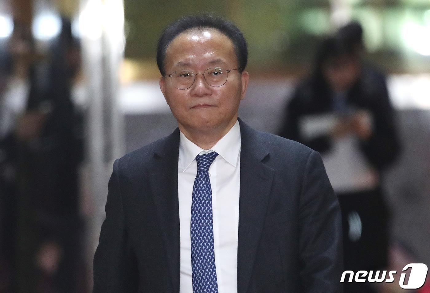 본문 이미지 - 윤재옥 국민의힘 원내대표가 29일 서울 여의도 국회에서 원내대표회동을 갖기 위해 의장실로 이동하고 있다. 2024.2.29/뉴스1 ⓒ News1 임세영 기자