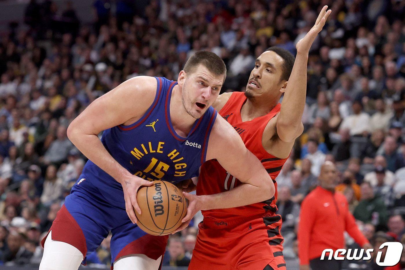 요키치의 돌파 장면.(왼쪽) ⓒ AFP=뉴스1