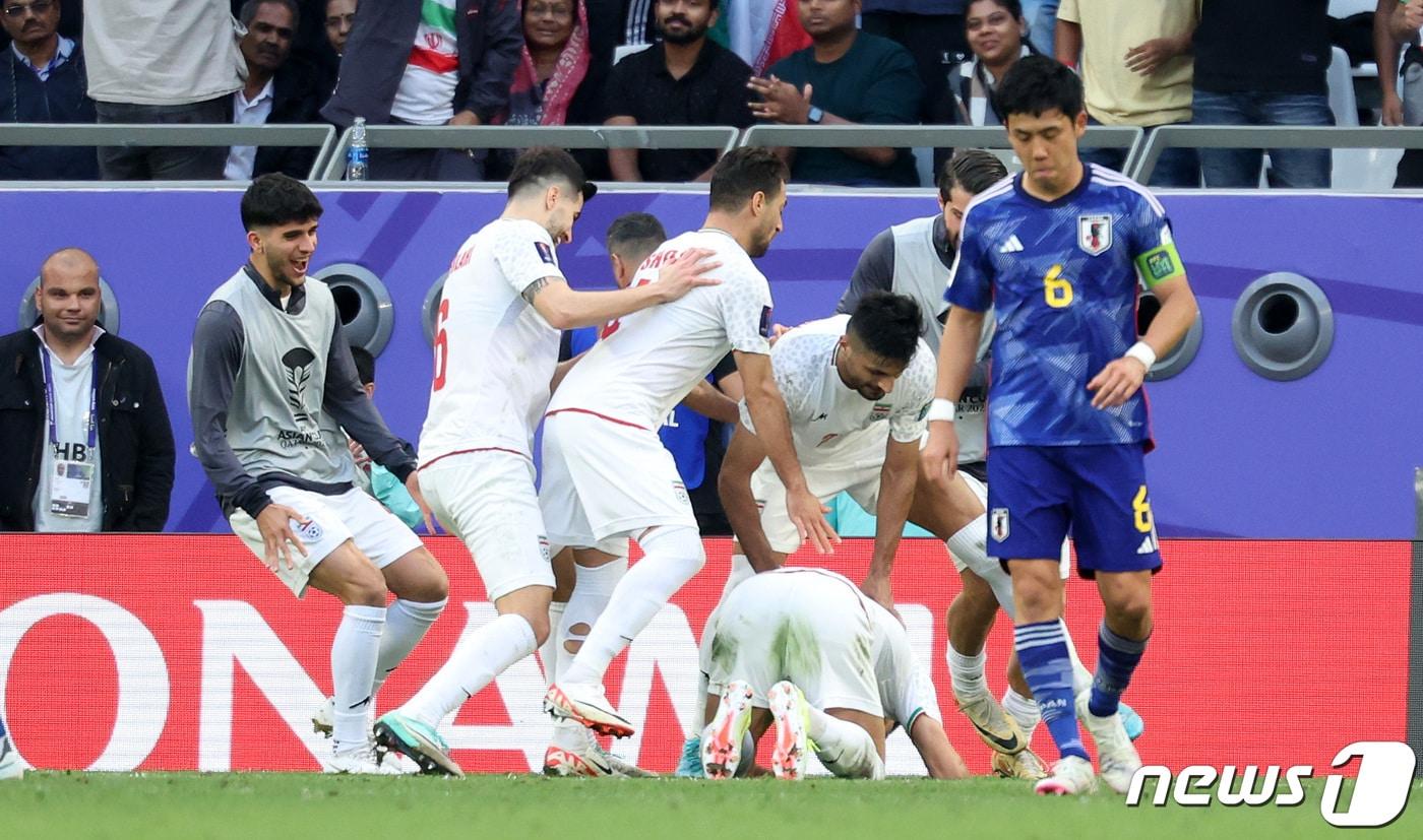 이란 자한바크시가 3일(현지시간) 카타르 알라이얀 에듀케이션 시티 스타디움에서 열린 2023 아시아축구연맹(AFC) 카타르 아시안컵 8강전 이란과 일본의 경기에서 페널티킥 득점을 올린 후 기뻐하고 있다. 2024.2.3/뉴스1 ⓒ News1 김성진 기자