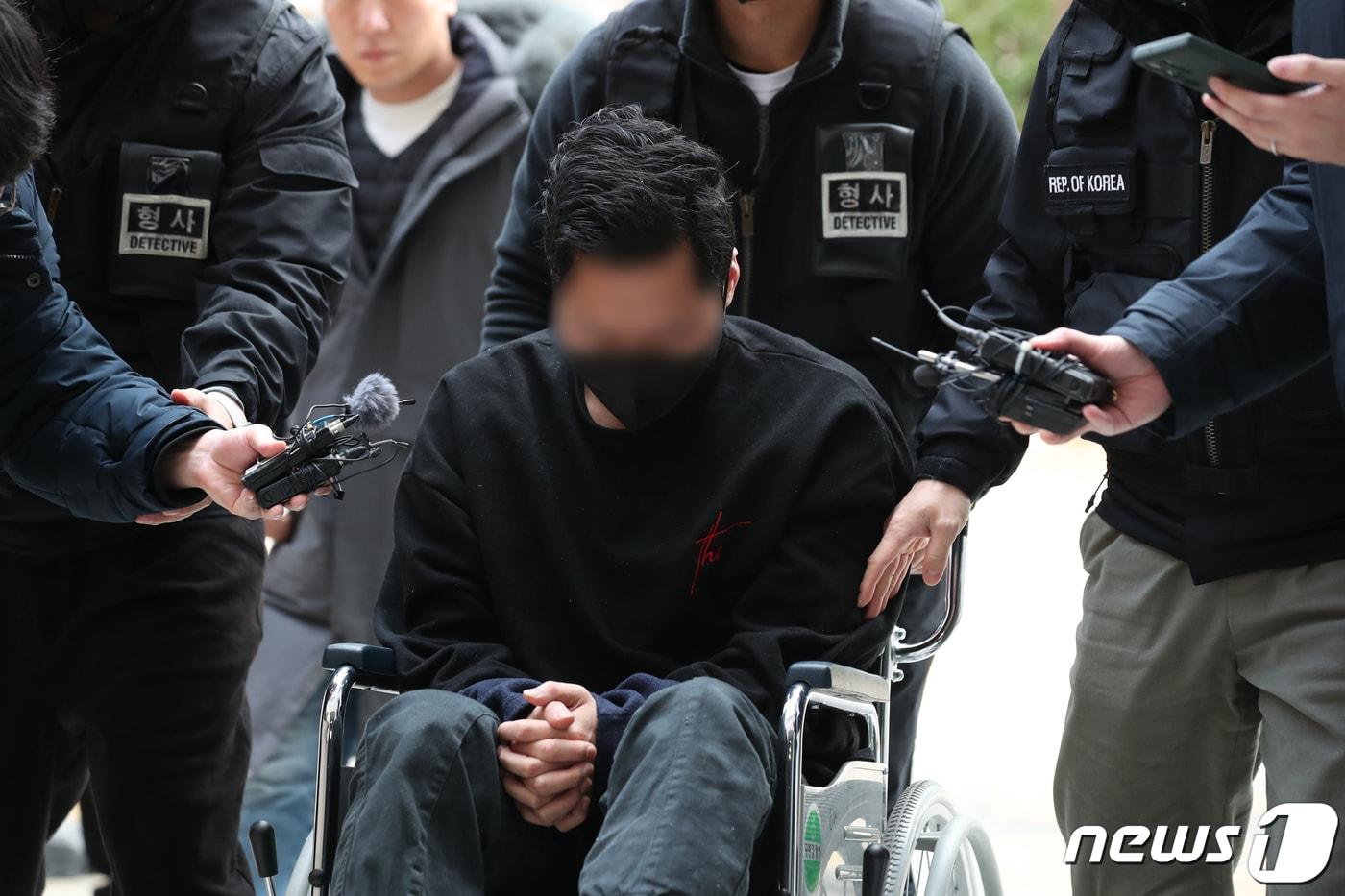 아내에게 성인방송 출연을 강요하고 자택에 감금한 혐의를 받는 전직 군인 A씨. ⓒ News1 