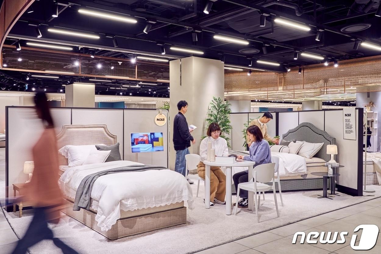 본문 이미지 - 시몬스침대는 지난달 초 신세계백화점 센텀시티에 N32 매장을 열었다. (시몬스 침대 제공)