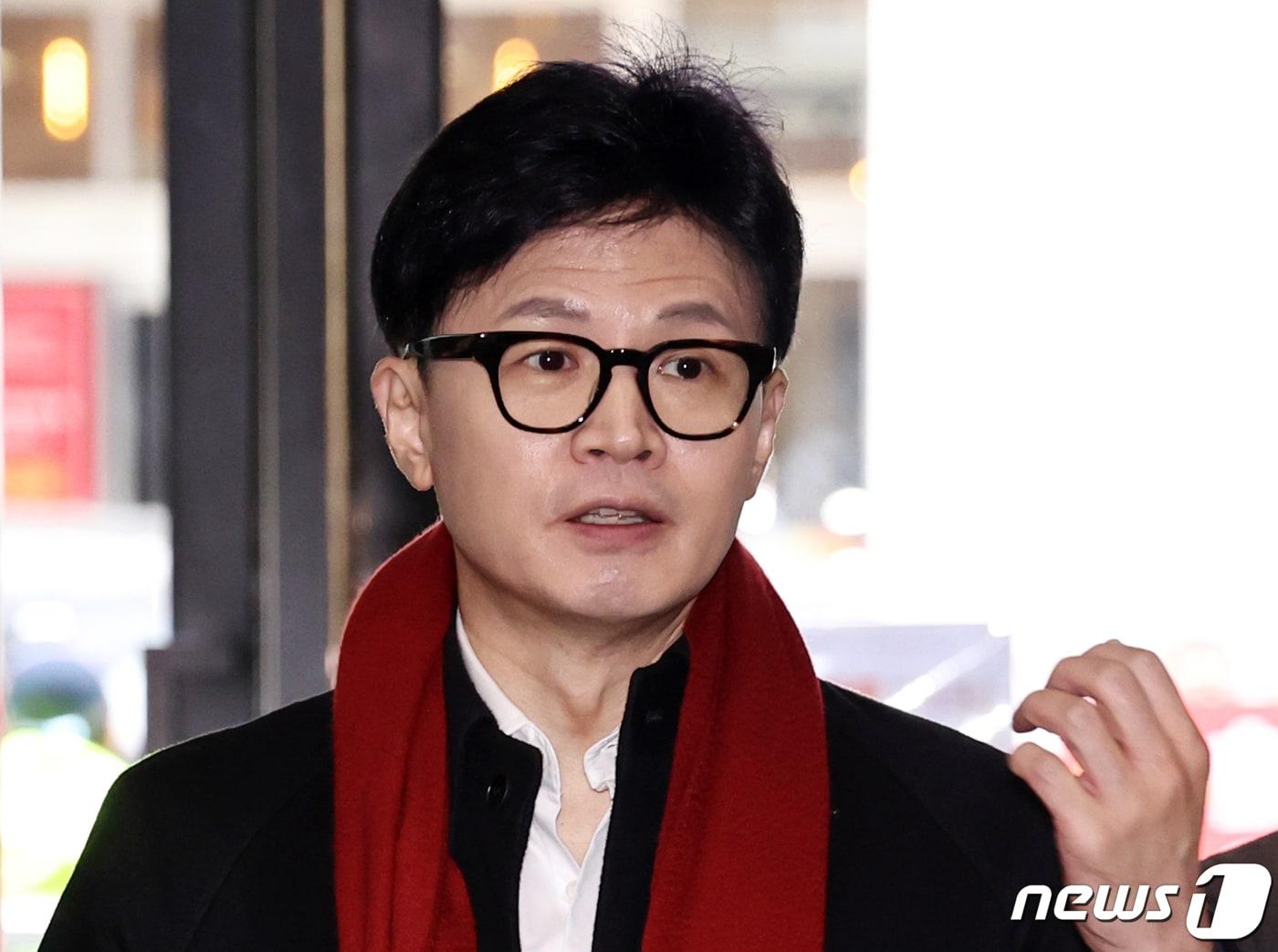 본문 이미지 - 한동훈 국민의힘 비상대책위원장이 6일 오전 서울 여의도 중앙당사로 출근하며 취재진의 질문에 답하고 있다. 2024.2.6/뉴스1 ⓒ News1 구윤성 기자